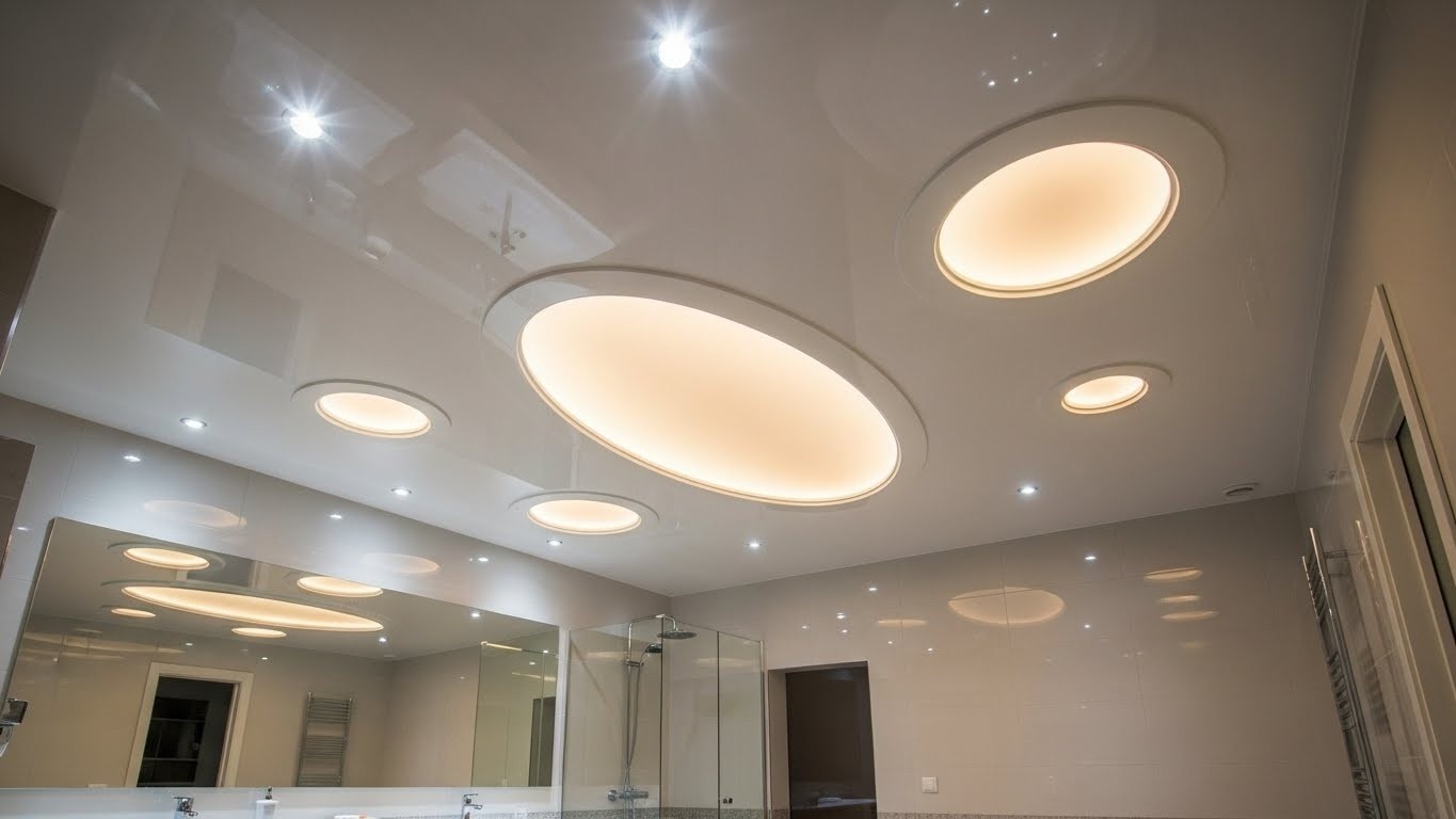 Натяжной потолок с круглыми и овальными формами для ванной комнаты
