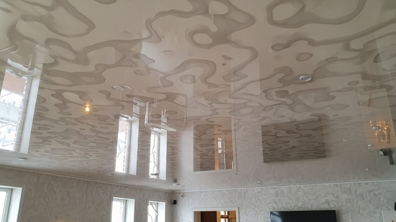 Натяжные потолки с декоративной текстурой глянцевые