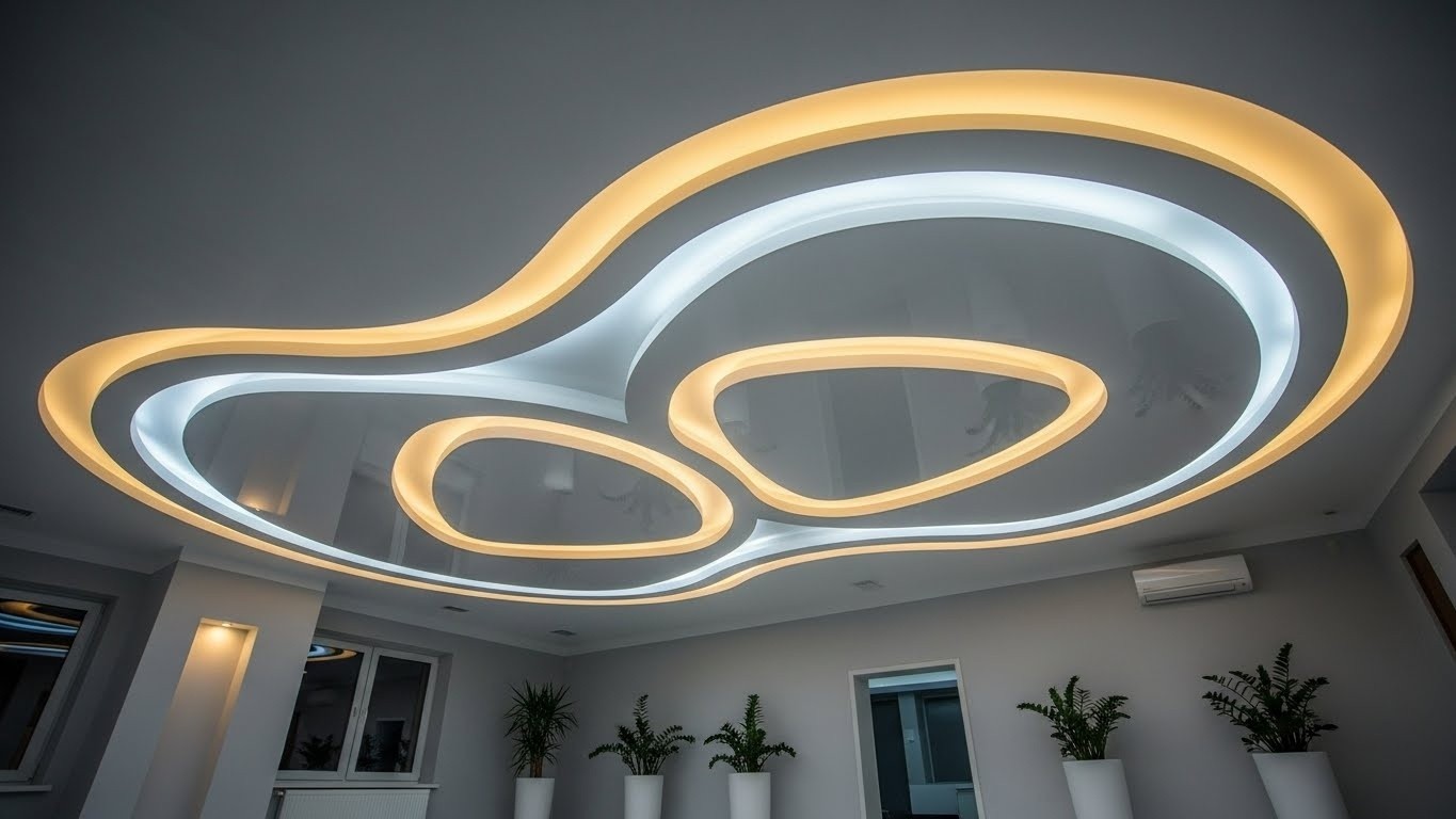 Натяжной потолок с криволинейной геометрией с подсветкой Натяжной потолок с криволинейной геометрией с подсветкой